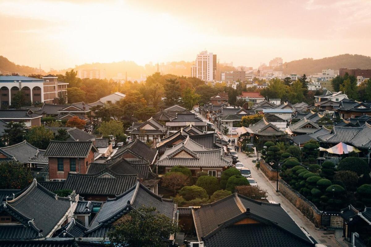 Warm House 10sec From Gangnam Station Apartment *
